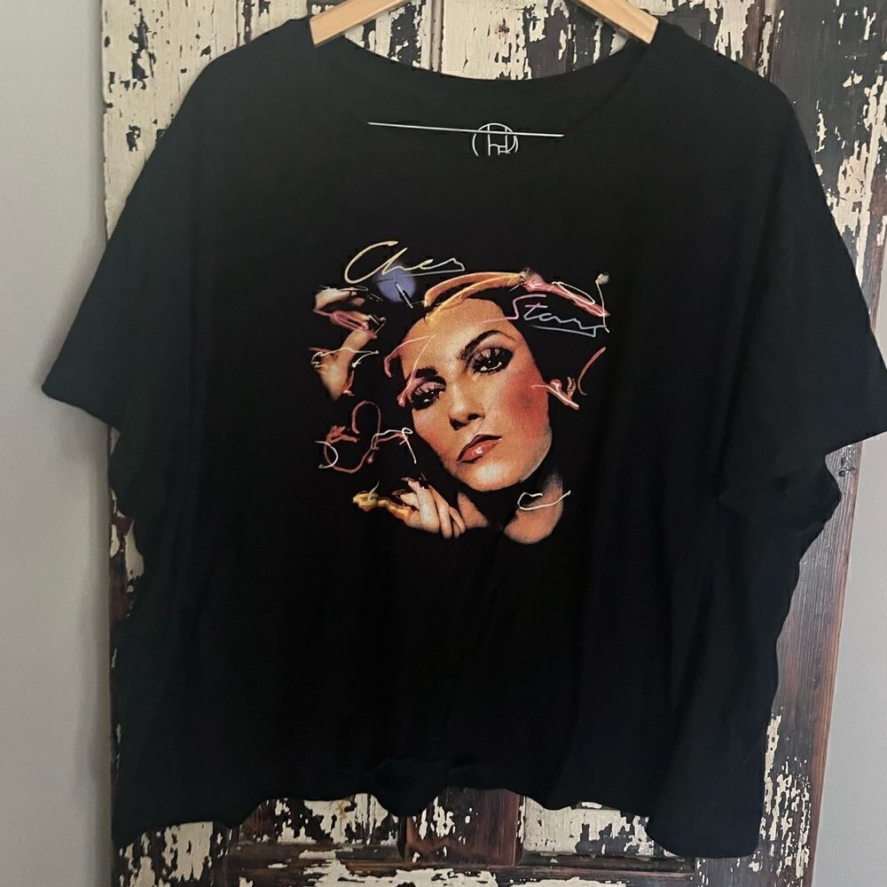 Women’s oversized Cher crop top size 4X.